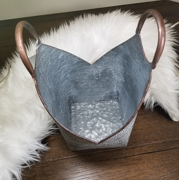 HD Designs Metal Basket | 14.5" T x 9.5" W - Picture 5 of 7